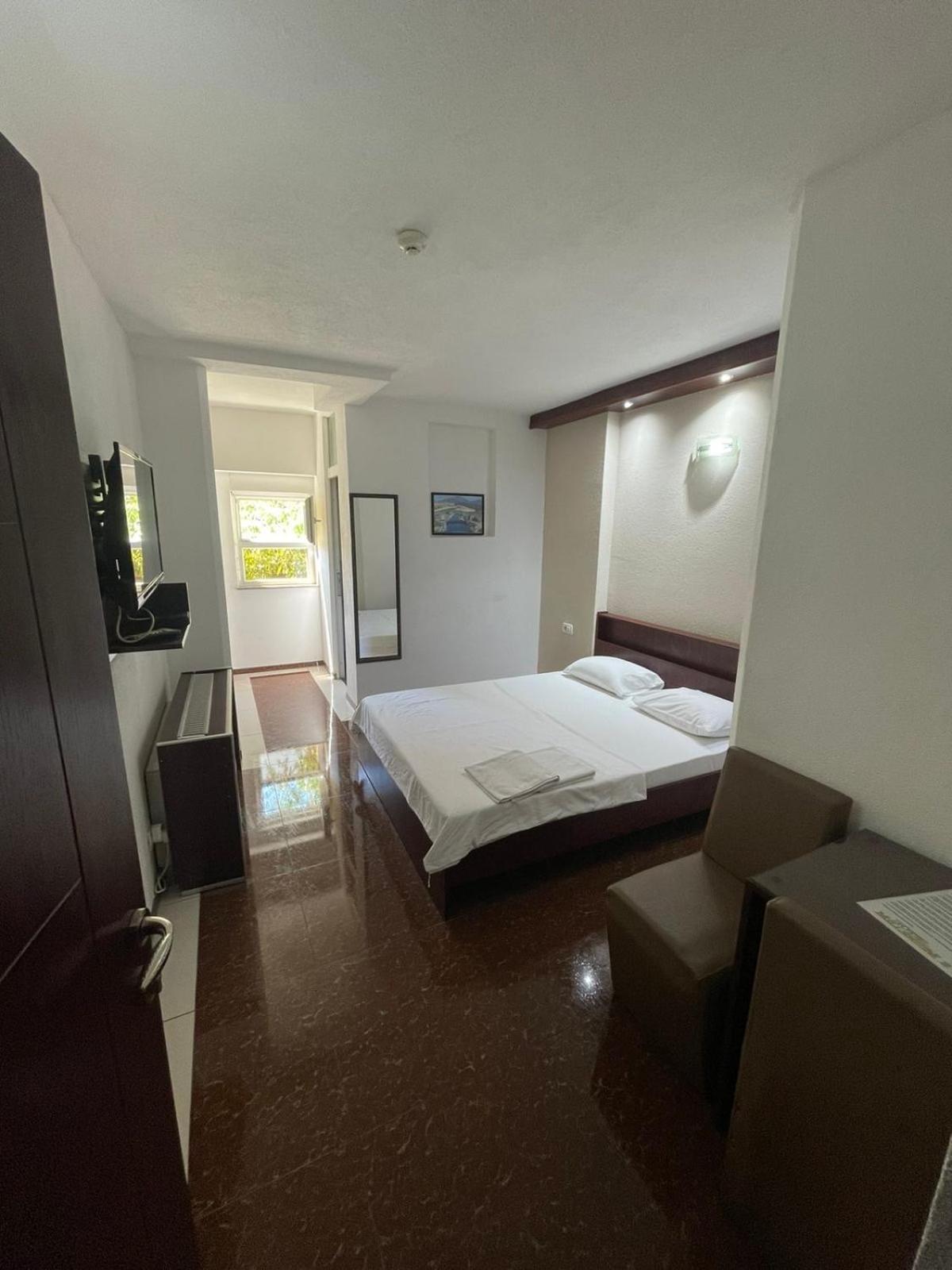 Hotel Millenium2 Призрен Экстерьер фото