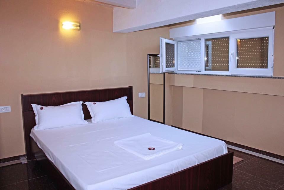 Hotel Millenium2 Призрен Экстерьер фото